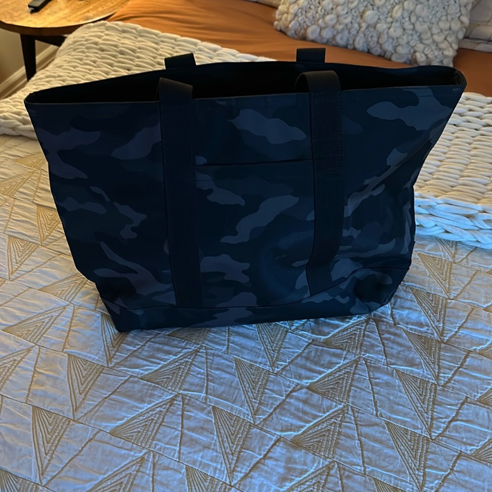 Banana Republic army print tote bag